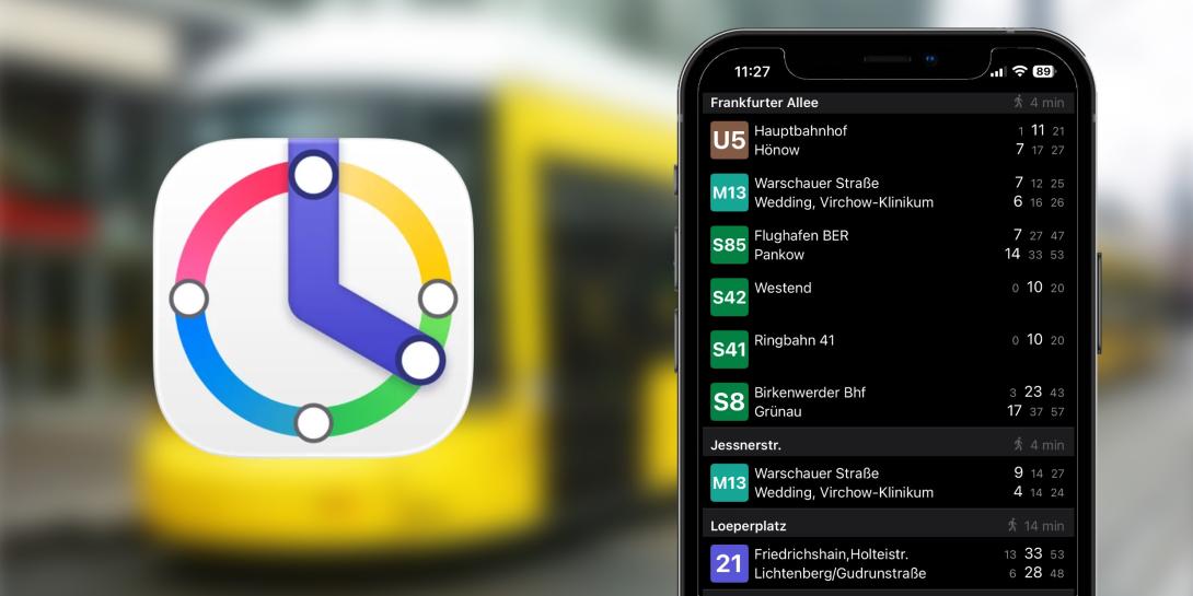 Collage: links das Logo der iOS-App "Wann", rechts ein Screenshot mit ÖPNV-Abfahrtszeiten, im Hintergrund ein unscharfes Foto einer gelben BVG-Tram
