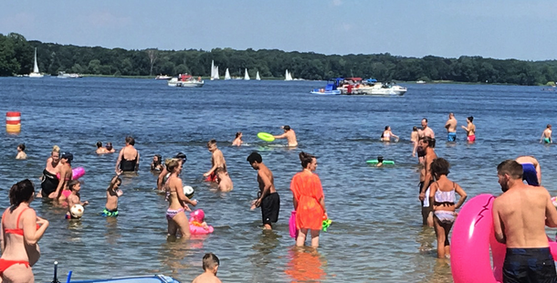 Badende im Tegeler See bei Reiswerder